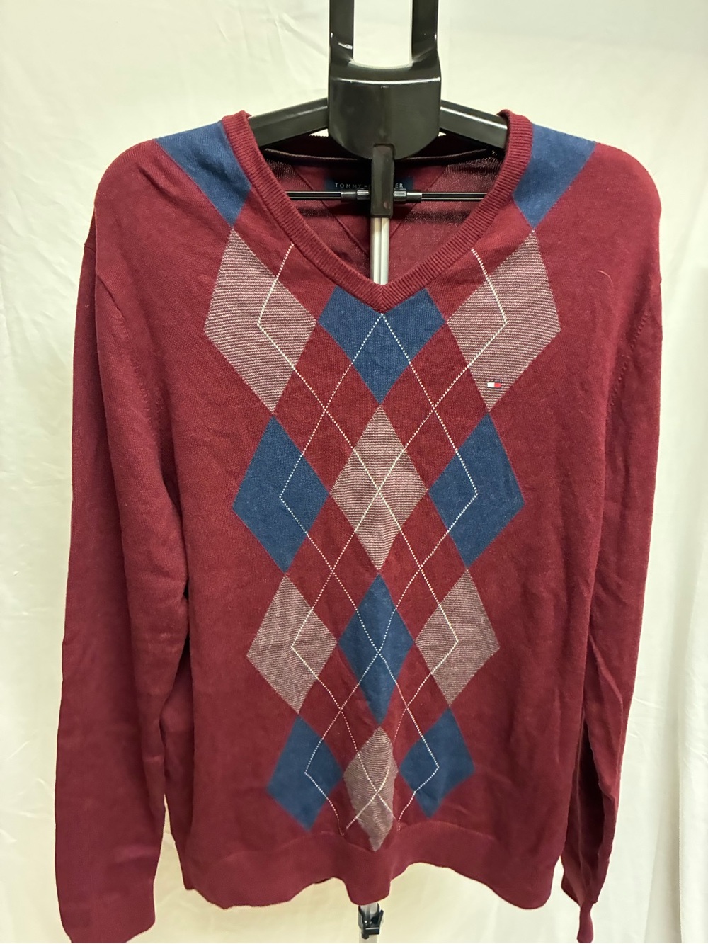 Tommy Hilfiger Men's Maroon V-Neck Argyle Sweater with Blue Accents Size XLTG